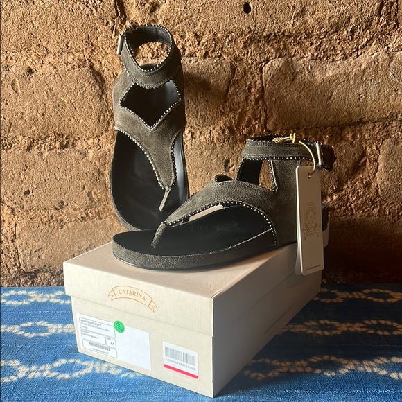 Catarina Martins green suede sandals